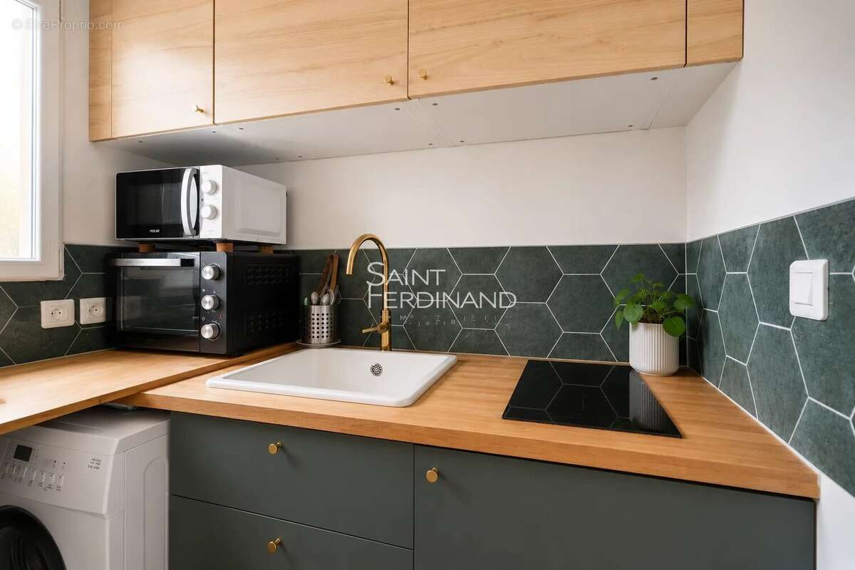 Appartement à PARIS-17E