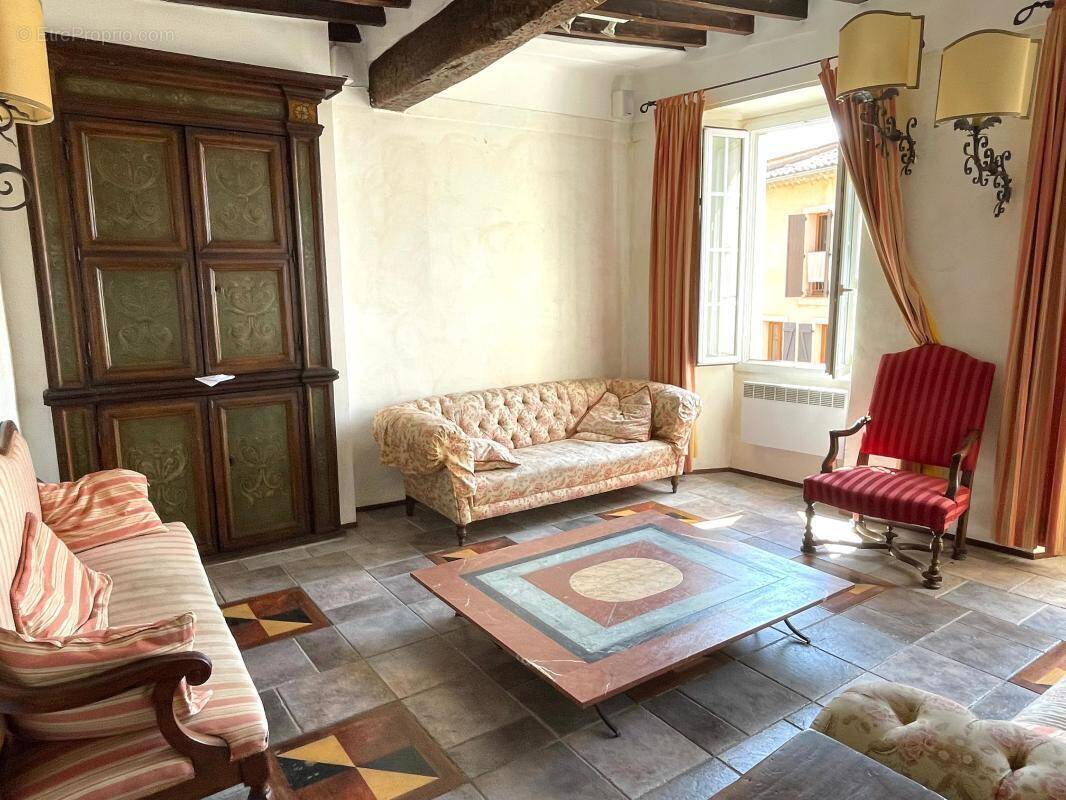 Maison à CHATEAUNEUF-GRASSE