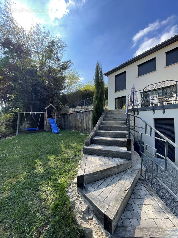 Maison à MIRIBEL