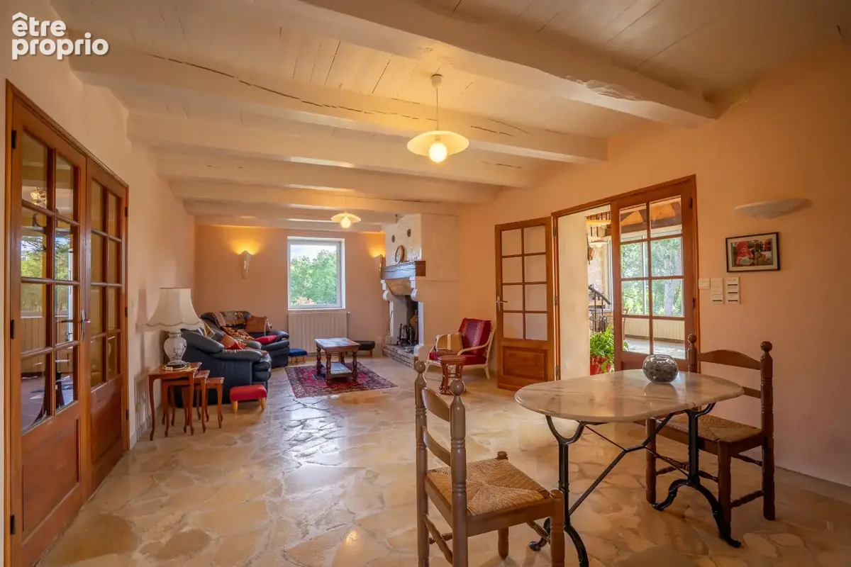 Grange en pierre restaurée (5 chambres) avec dépendance s et piscine. - photo 8