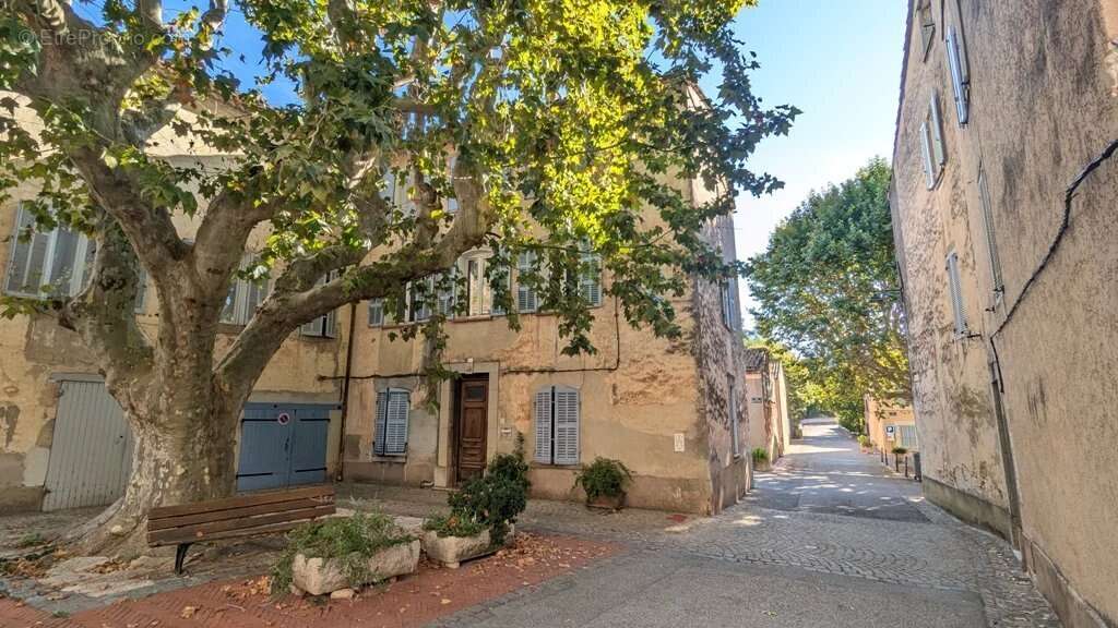 Appartement à VINS-SUR-CARAMY