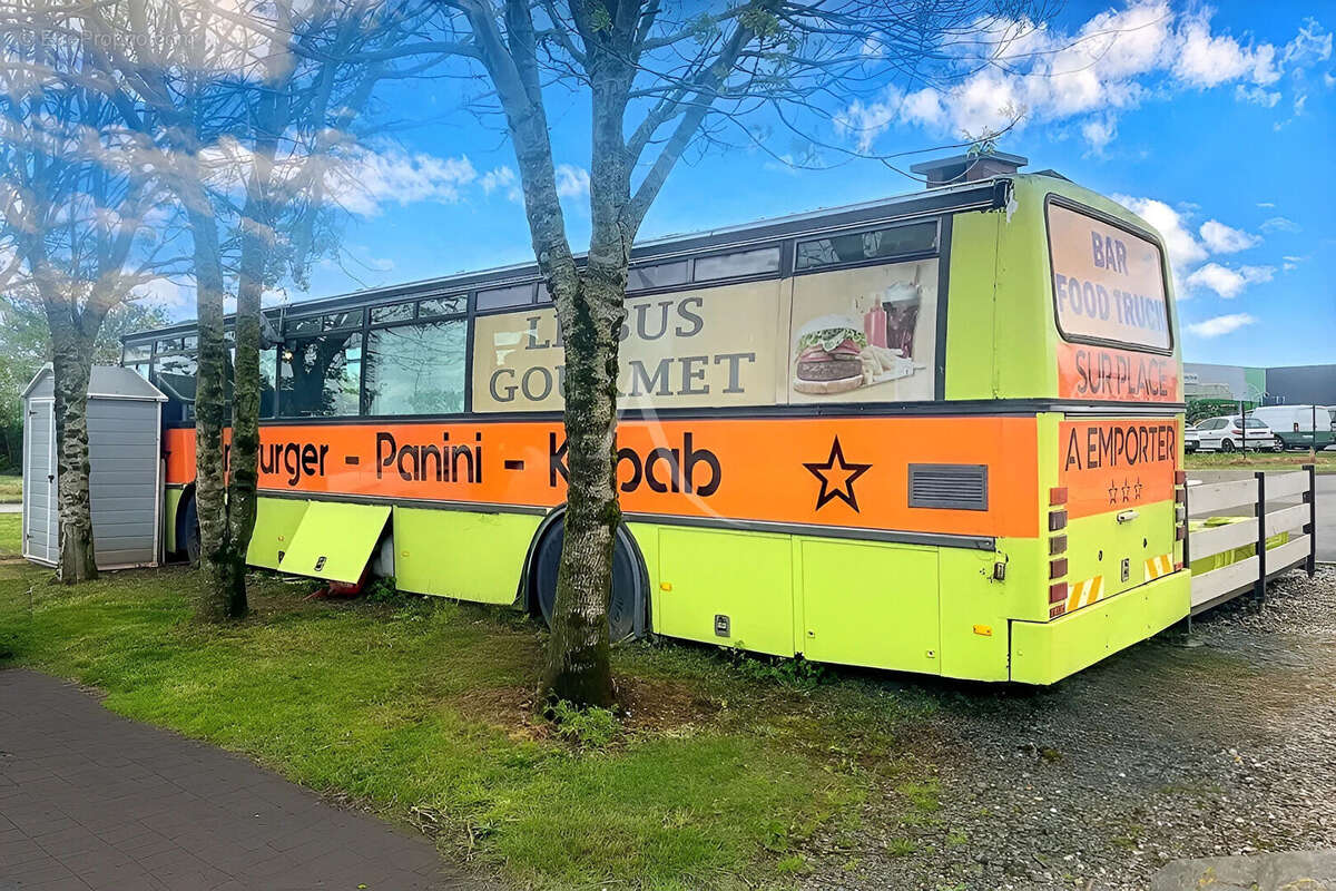 Commerce à SAINTE-GEMME-LA-PLAINE