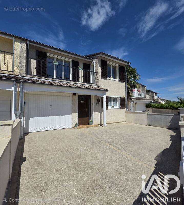 Photo 1 - Maison à MARLY-LA-VILLE