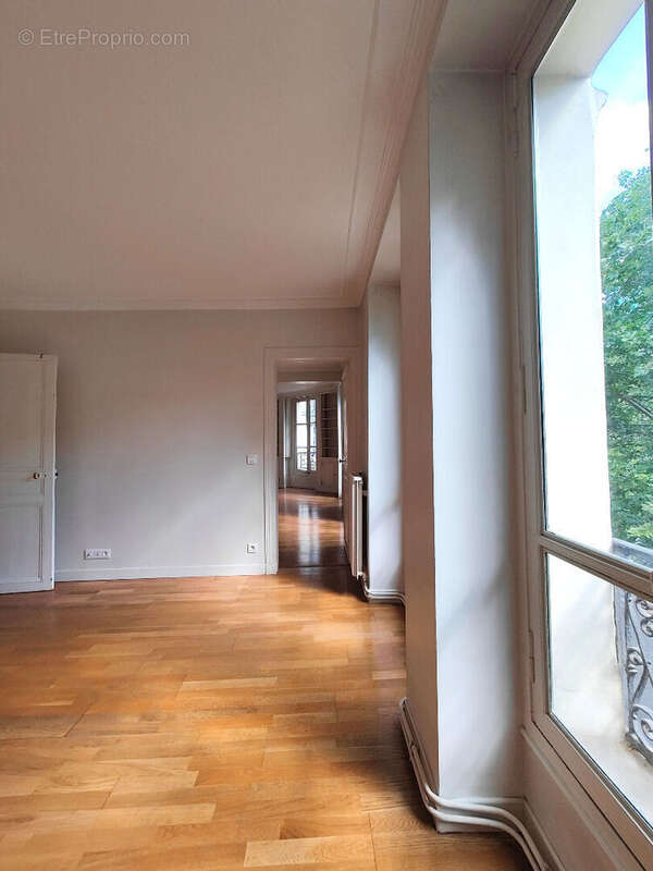 Appartement à PARIS-7E