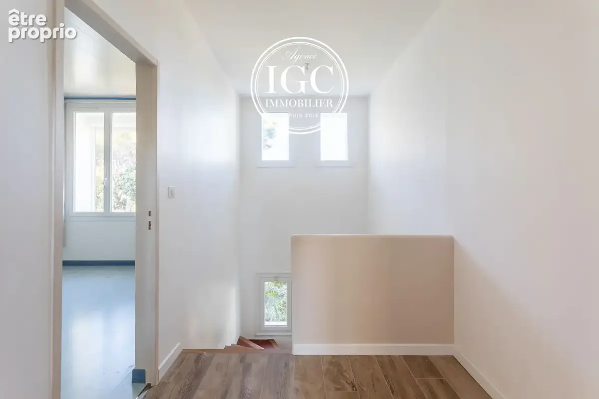 Maison T4 - 152 m² - Parcelle de 634 m² - CHATEAUNEUF LES MARTIGUES - photo 13