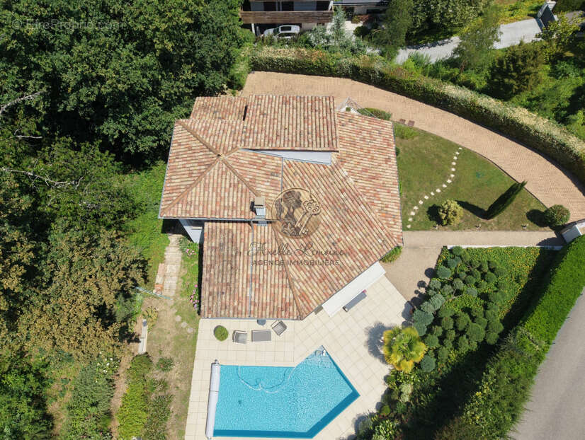 Maison à CHARBONNIERES-LES-BAINS