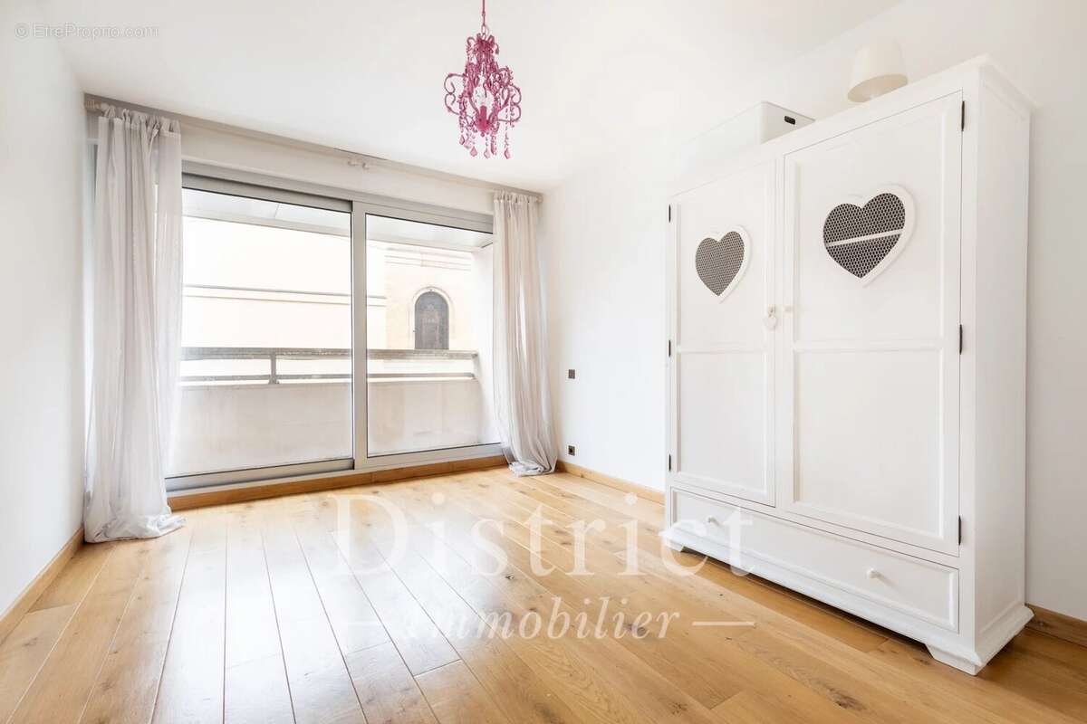 Appartement à PARIS-7E