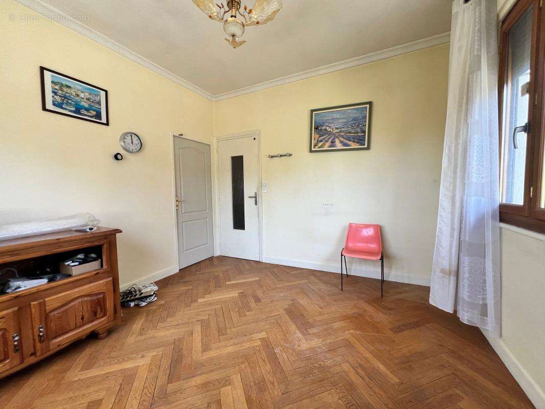 Maison 6 Pièces de près de 145 m2 à vendre dans le secteur du VERNAY - photo 9