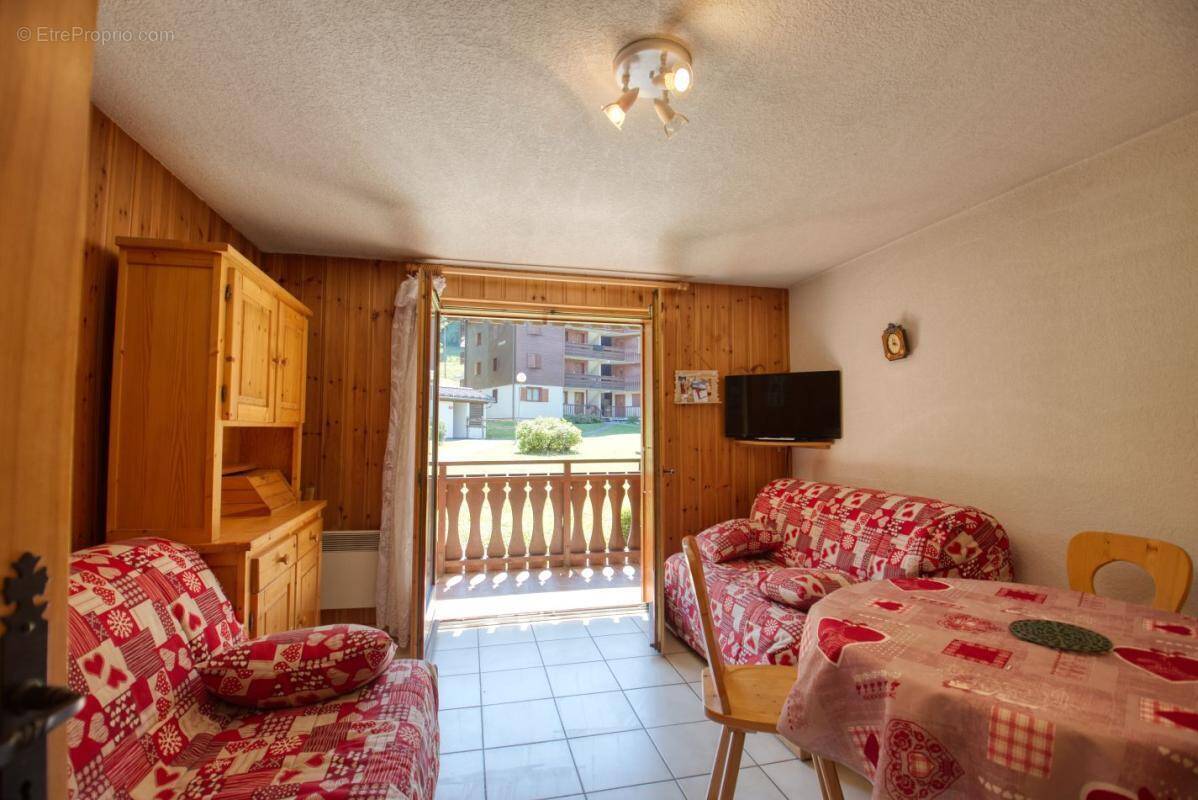 Appartement à MORILLON