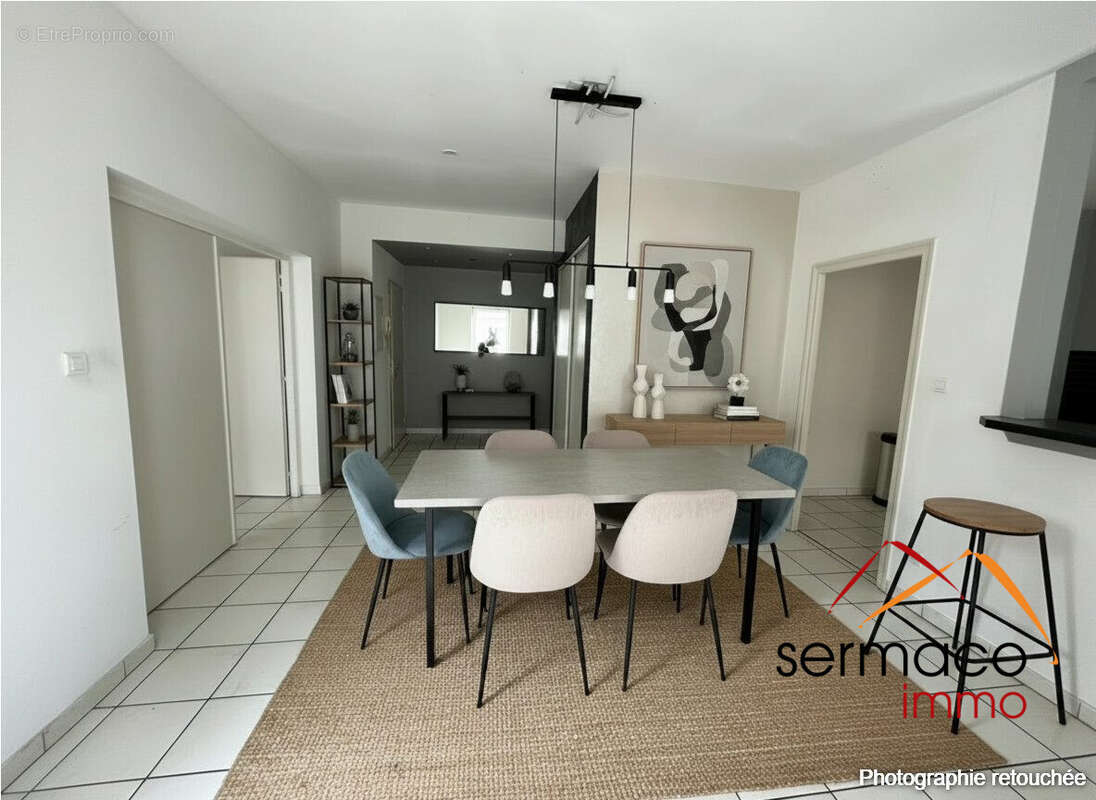 Entrée = Séjour meublé avec l'IA - Appartement à SARREGUEMINES