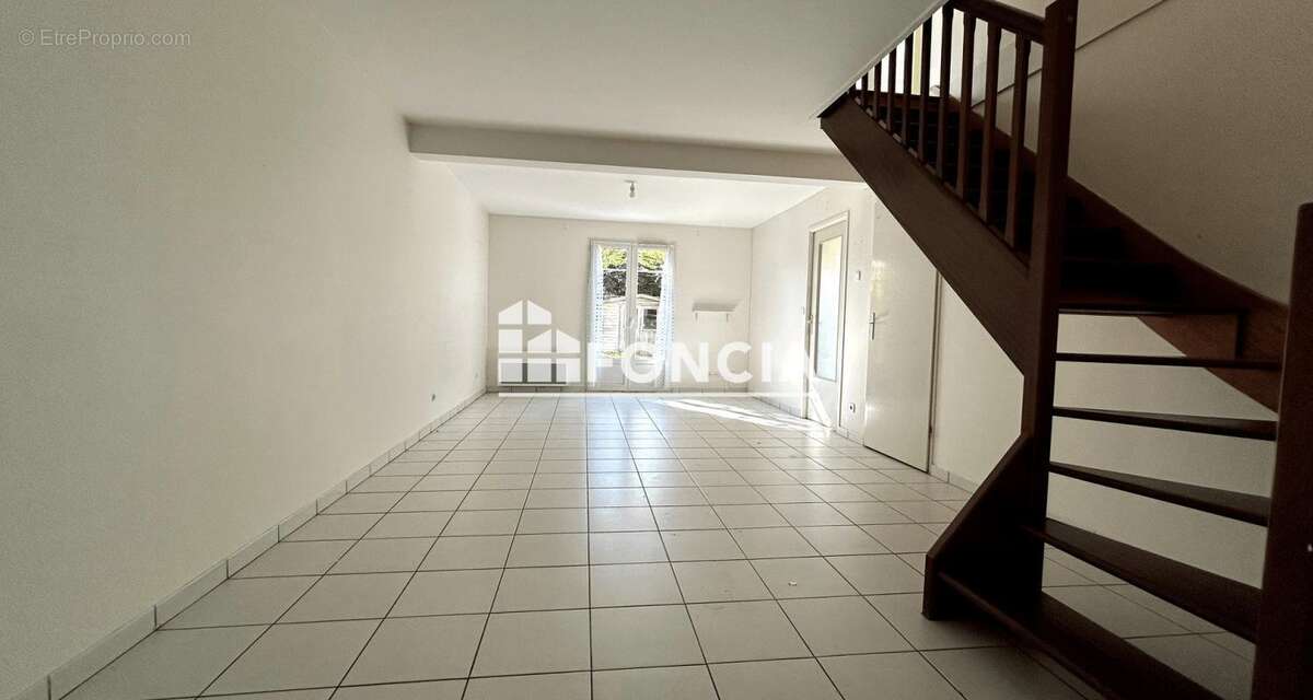 Maison à SAINT-PIERRE-DU-PERRAY