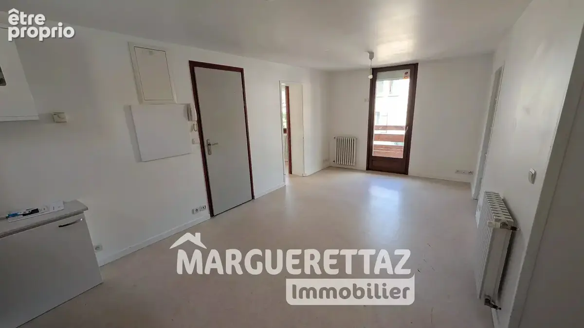 Appartement T2 + bureau, centre village - photo 2
