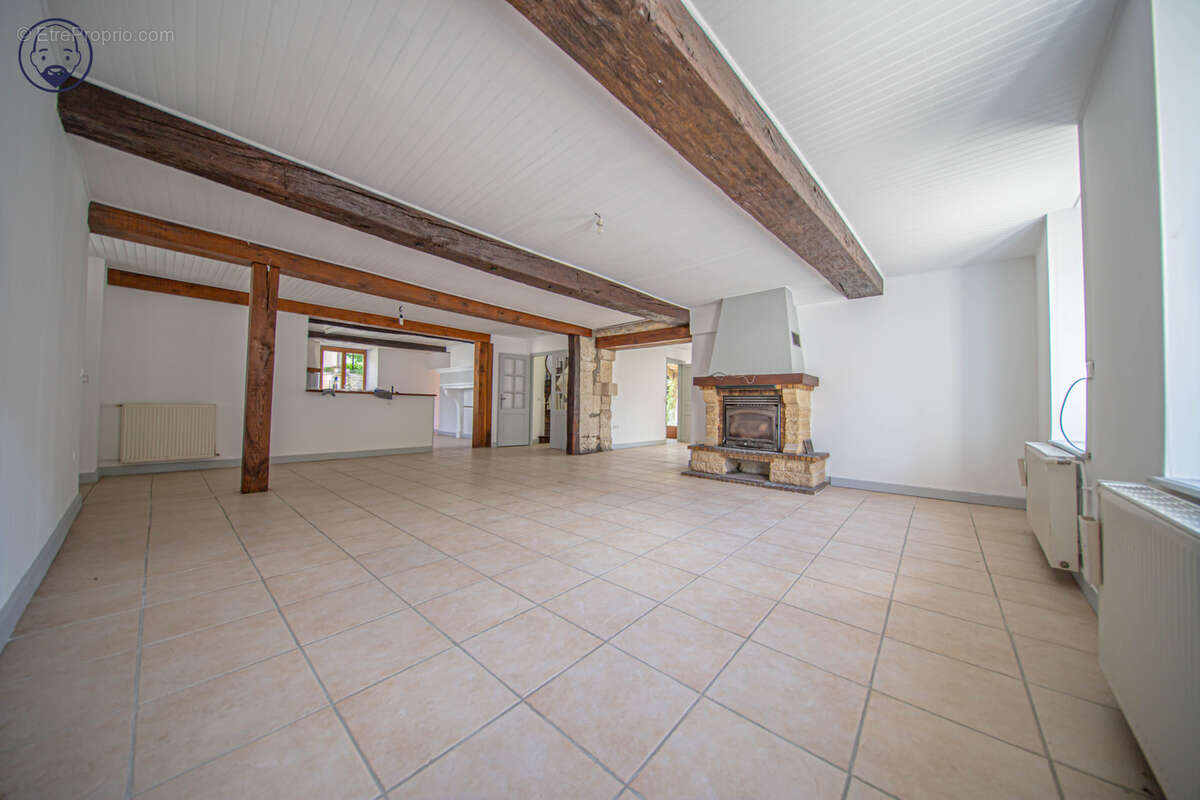 Spacieuse maison avec dépendance et pâture - photo 3