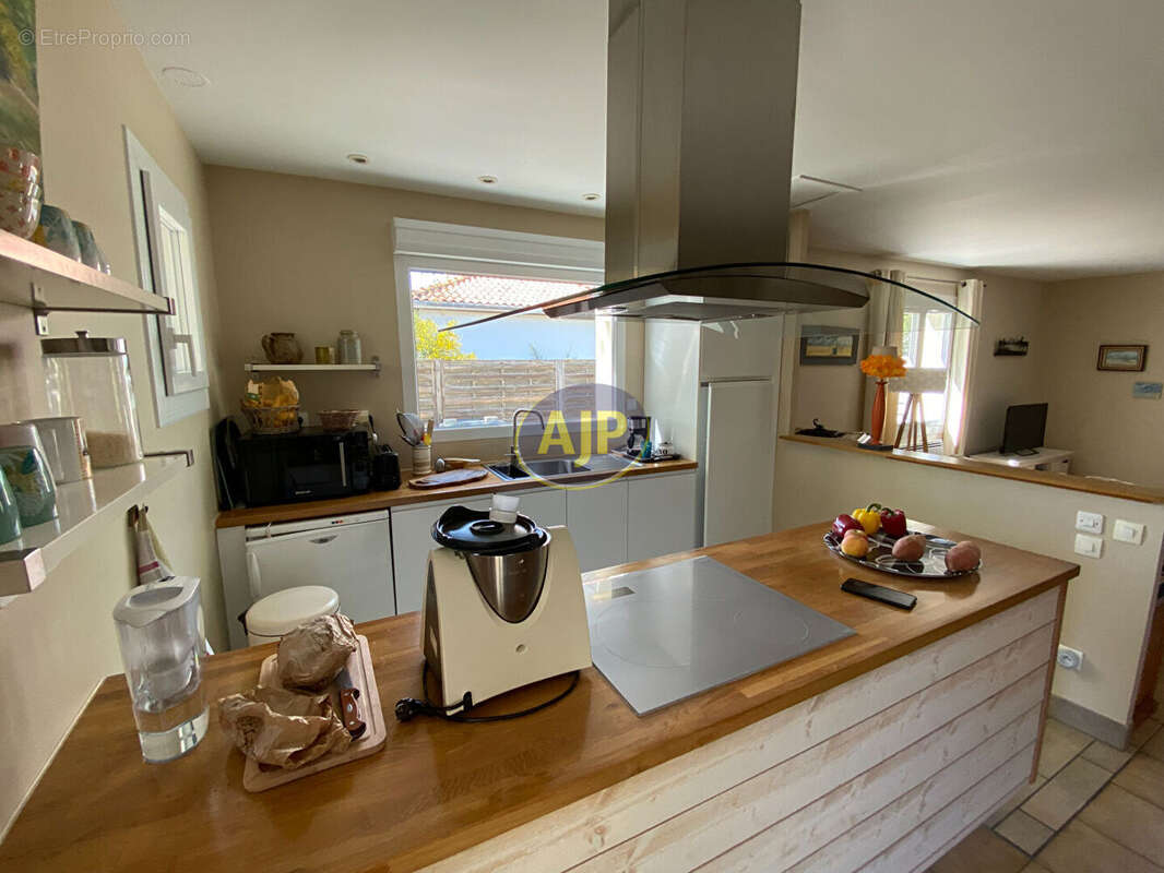 Maison à VENDAYS-MONTALIVET