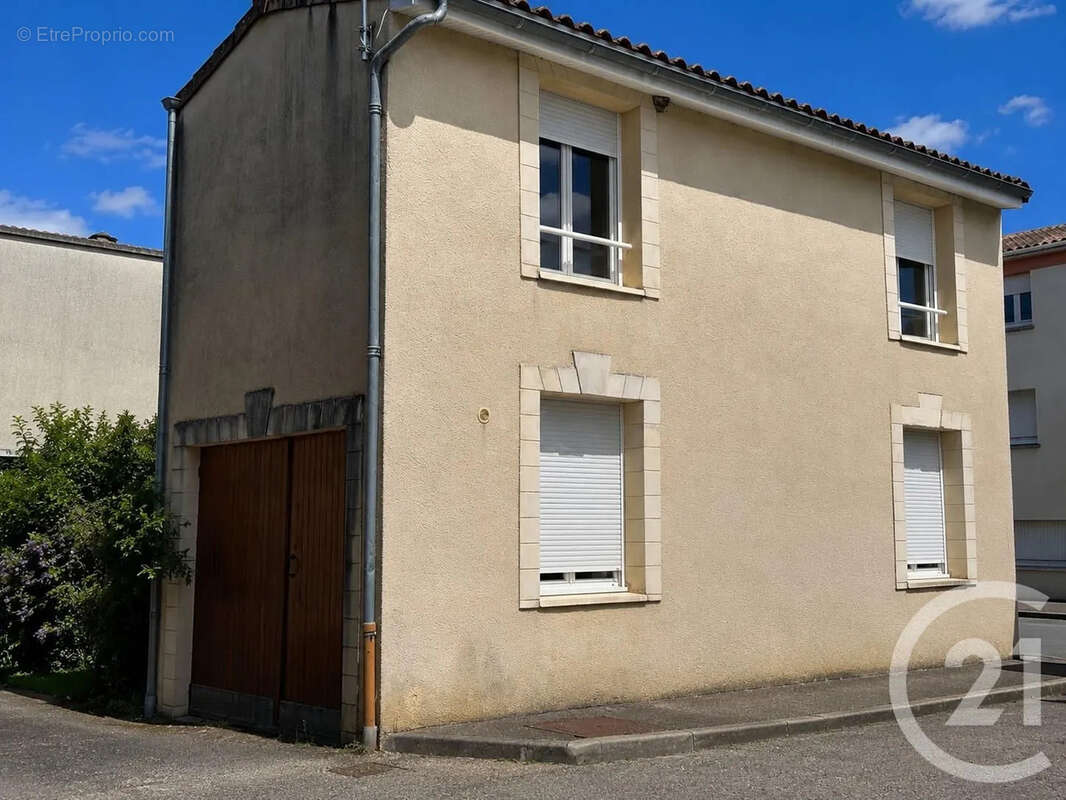 Maison à COUTRAS