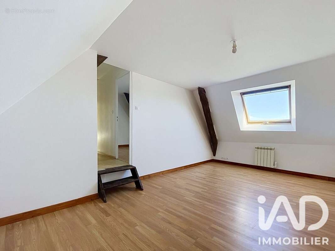 Maison 100 m² à Saint-Caradec  - photo 8