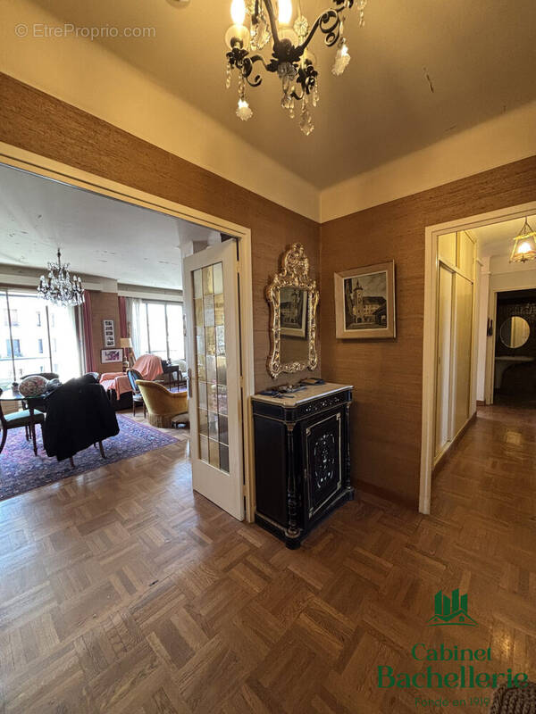 Appartement à MARSEILLE-6E