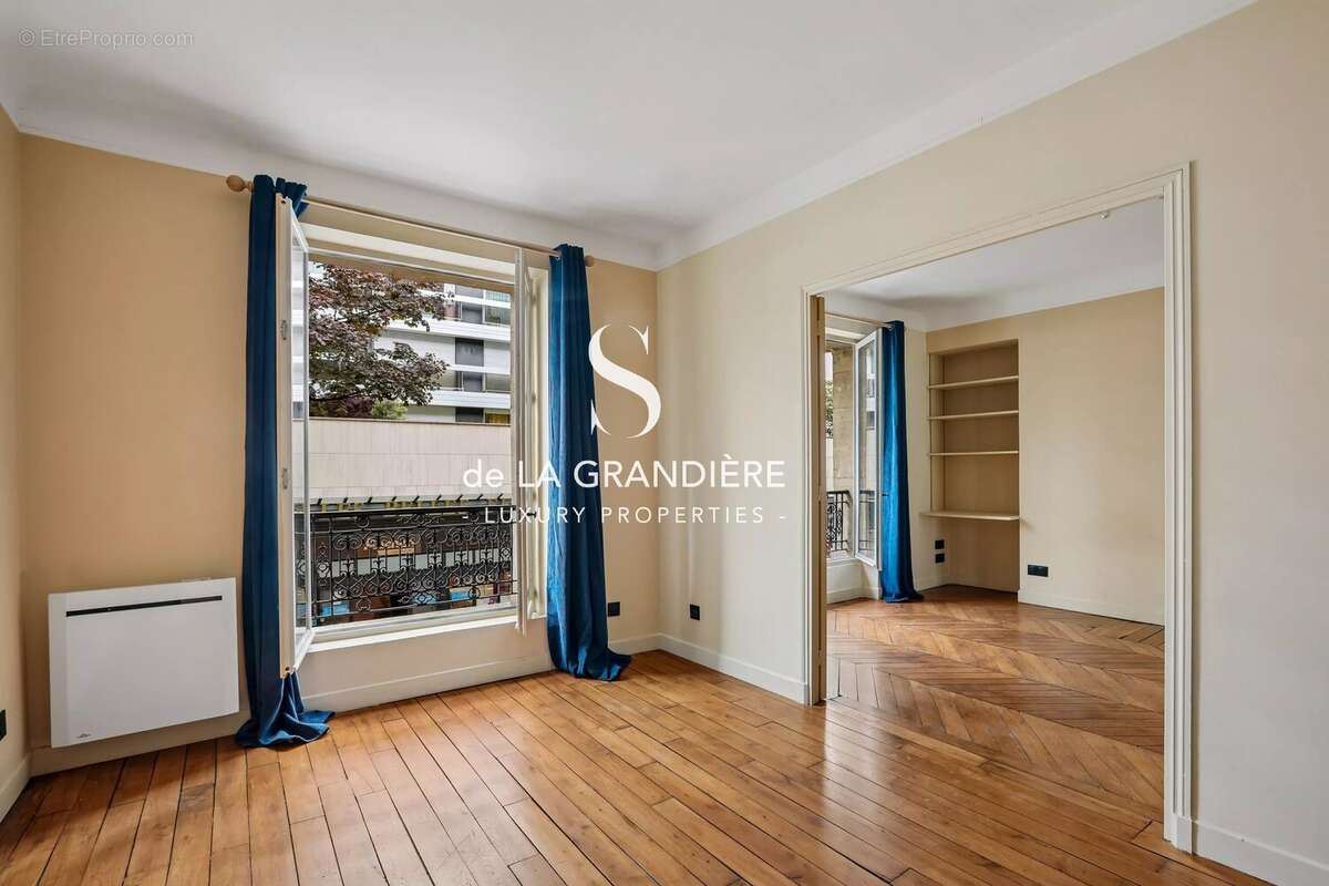 Appartement à PARIS-16E