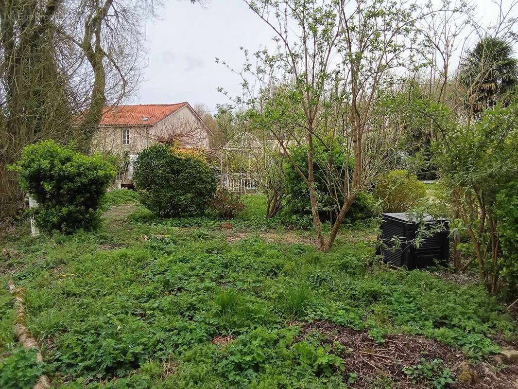 Maison à SAINT-FRAIGNE