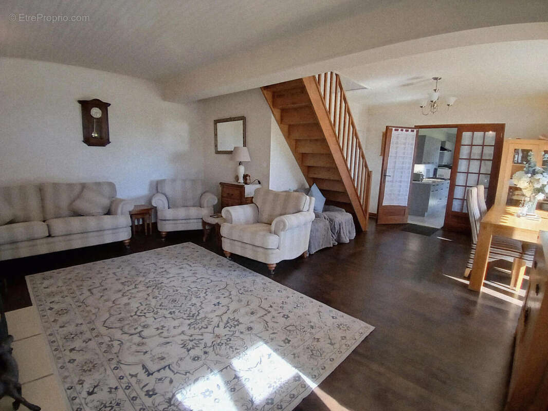 20251007_143716 - Maison à SAINT-PRIEST-LES-FOUGERES