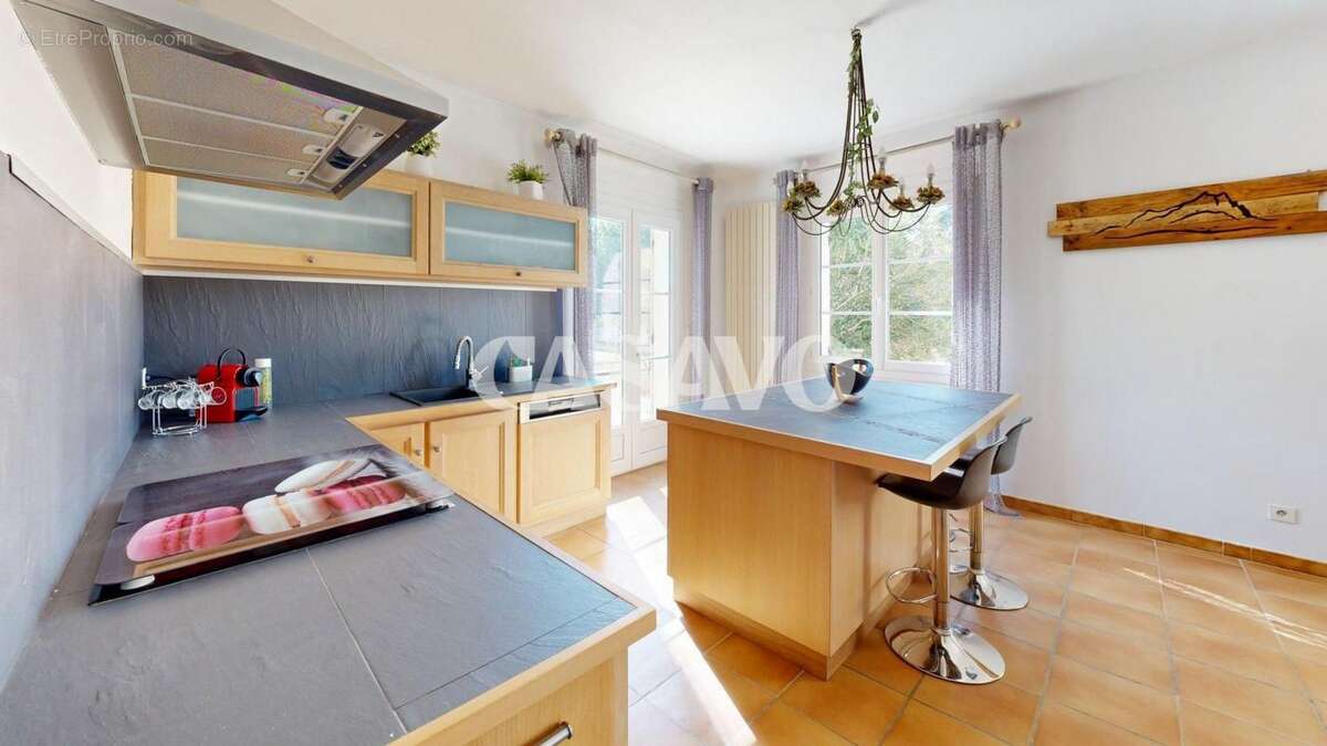 Maison à POURRIERES