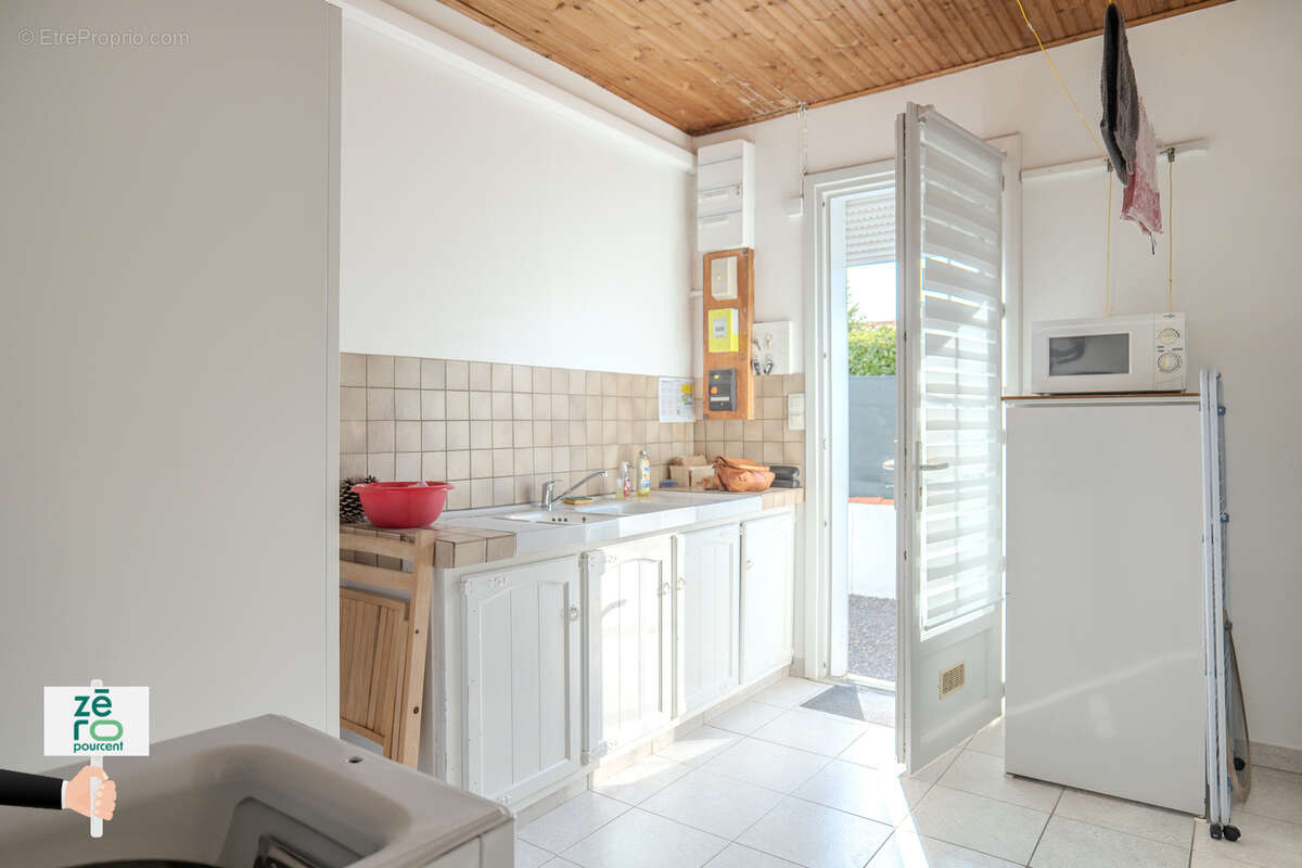 Le Fenouiller   Maison de plain-pied rénovée avec fort potentiel à 400 m du centre - photo 18