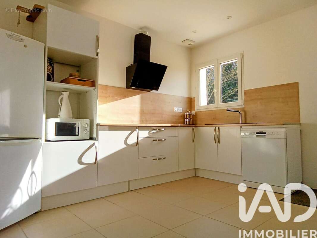 Maison 85 m² à Les Eglisottes-Et-Chalaures  - photo 2