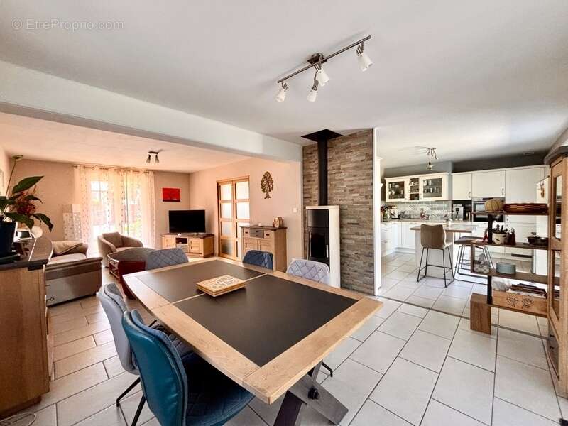 Maison à vendre 179 m² - 4 Chambres - L'ABERGEMENT-DE-CUISERY (71) - photo 5
