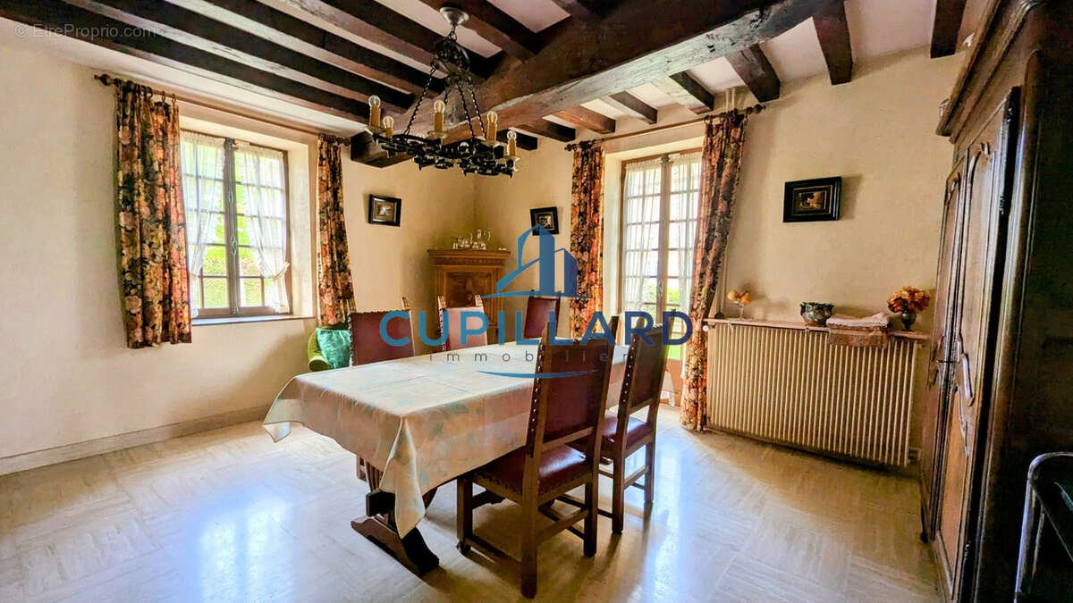 Maison à RENAISON