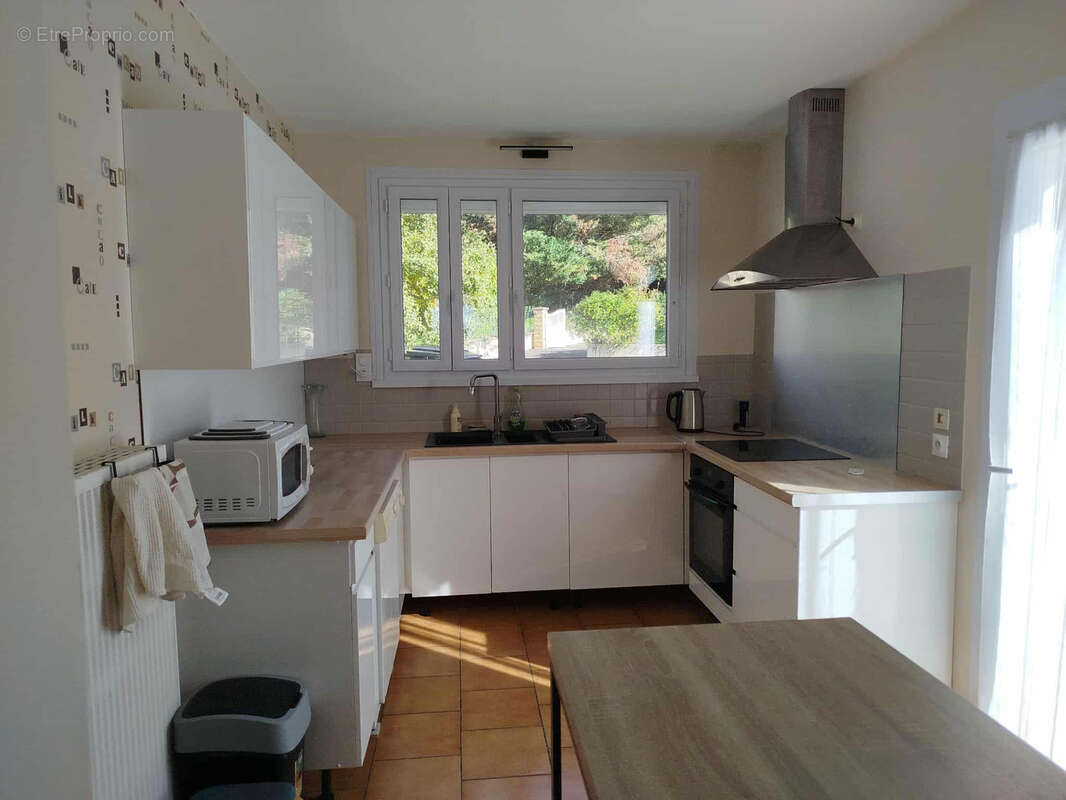 Maison à CREUZIER-LE-VIEUX