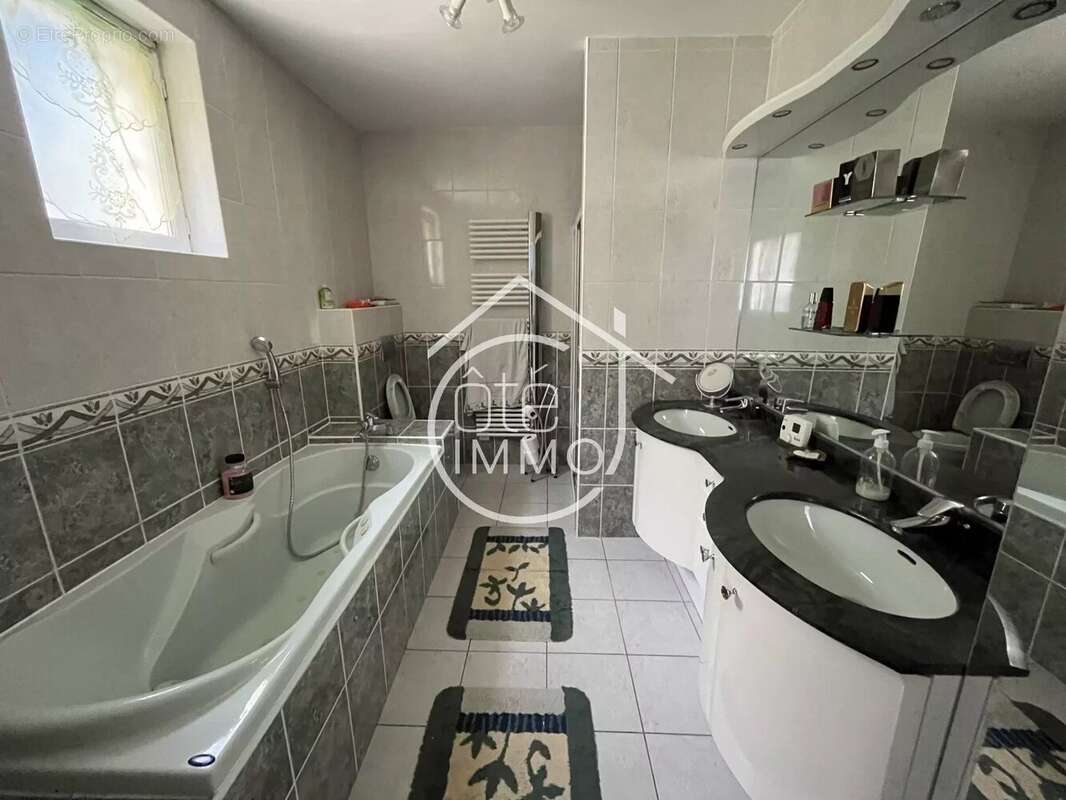 Maison à GAGEAC-ET-ROUILLAC