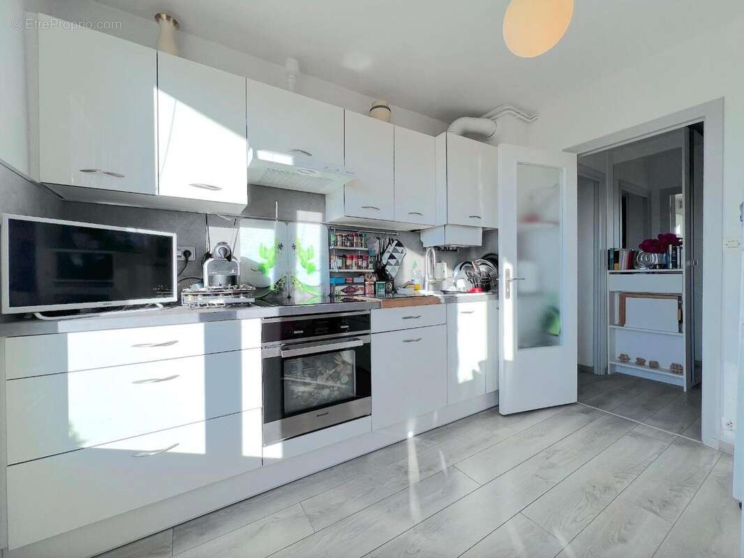   - Appartement à DECINES-CHARPIEU