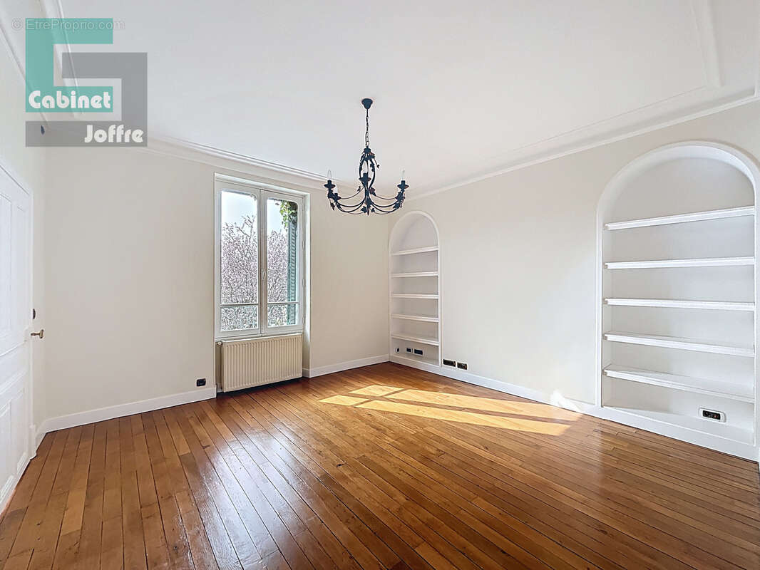 Maison à VULAINES-SUR-SEINE