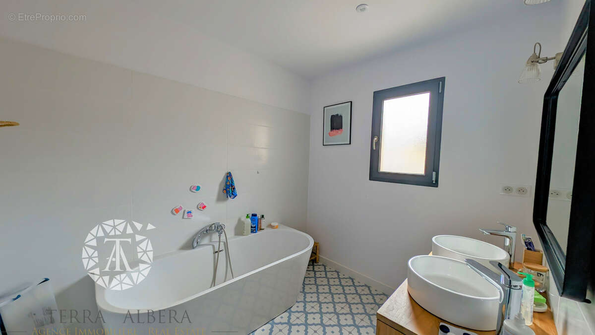 Maison à LAROQUE-DES-ALBERES