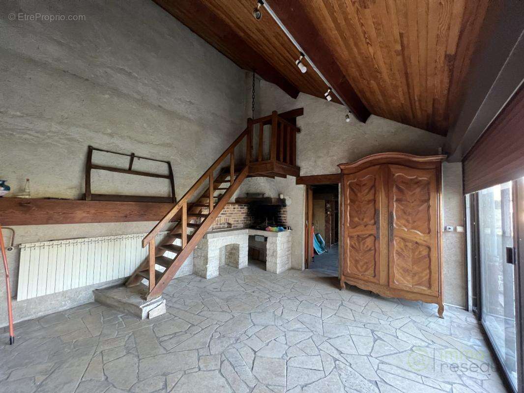 Maison à THIERS-SUR-THEVE