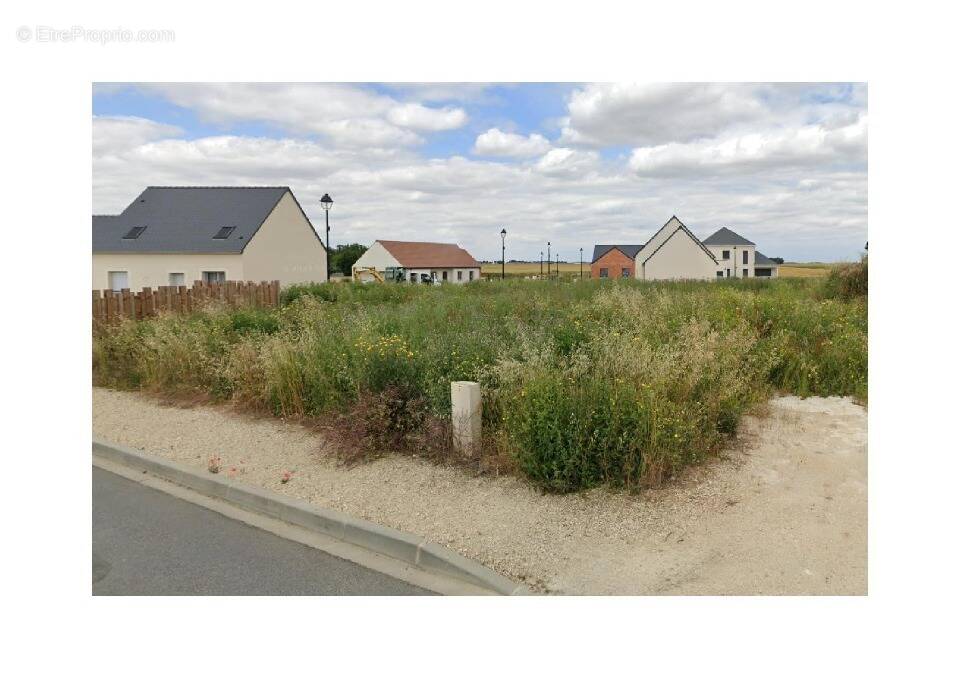 Terrain à PRUNAY-LE-GILLON