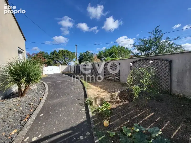 Maison de plain-pied 3 chambres avec T2 indépendant - Jardin - photo 2