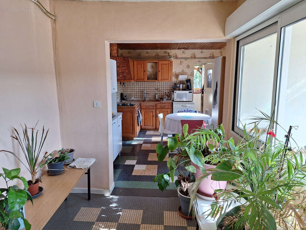 maison à rénover avec dépendance et garage sur 520 m2 - photo 5