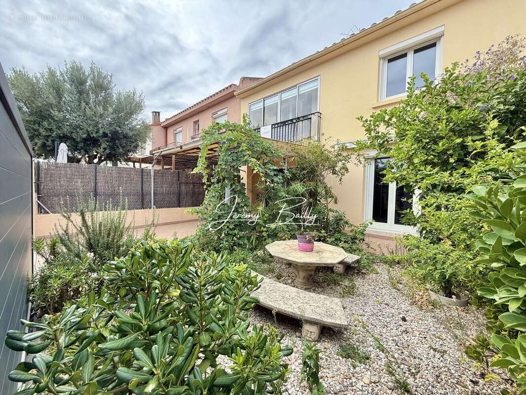 Maison à SAINT-ESTEVE