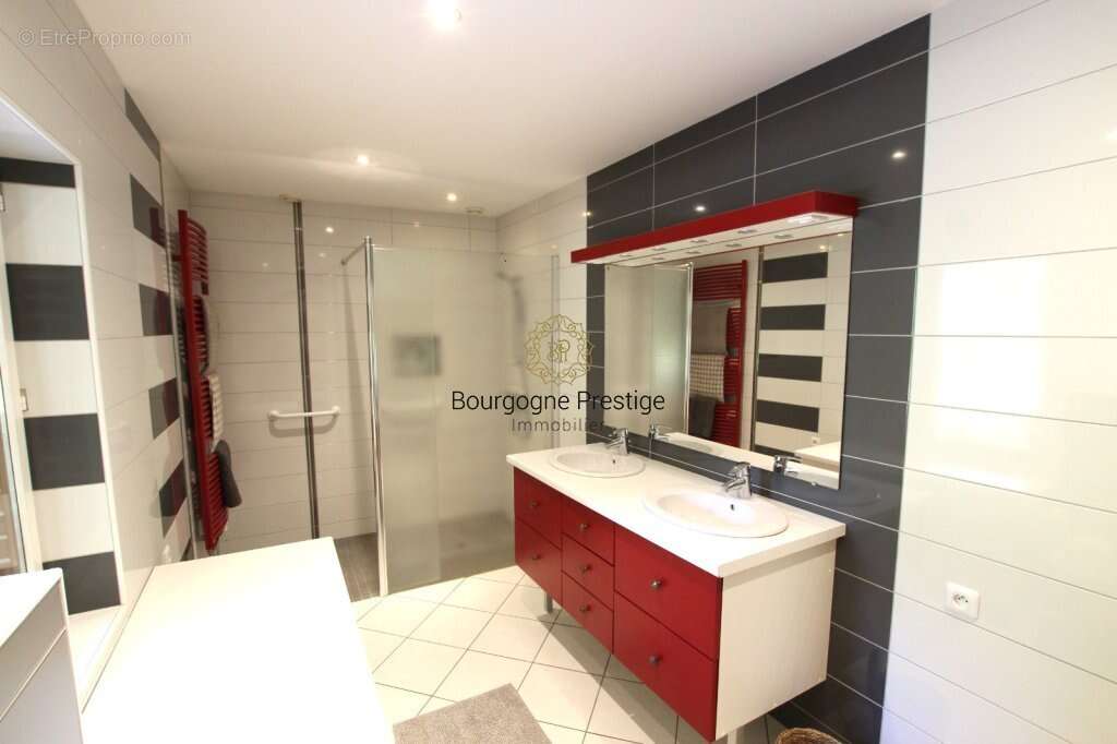 Belle longere des annees 1950 de 174 m² avec dependances, terrain de 3794 m² et mare - photo 16