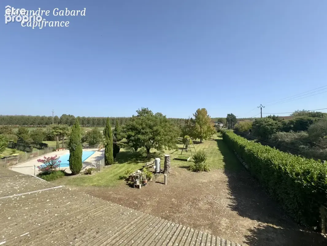 Maison en pierres 230 m² - 4 chambres - Terrain 7 370 m² - Piscine - Dépendances - photo 12