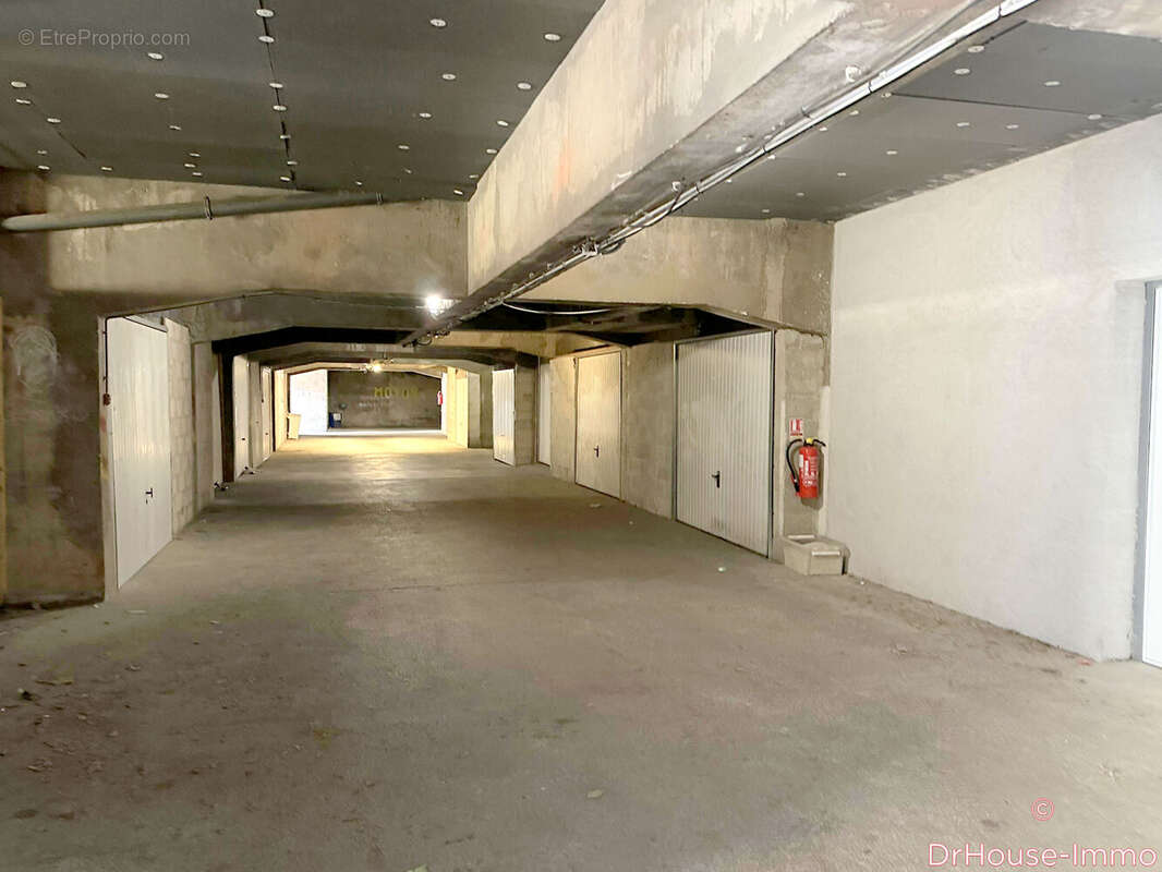 Parking à MARSEILLE-14E