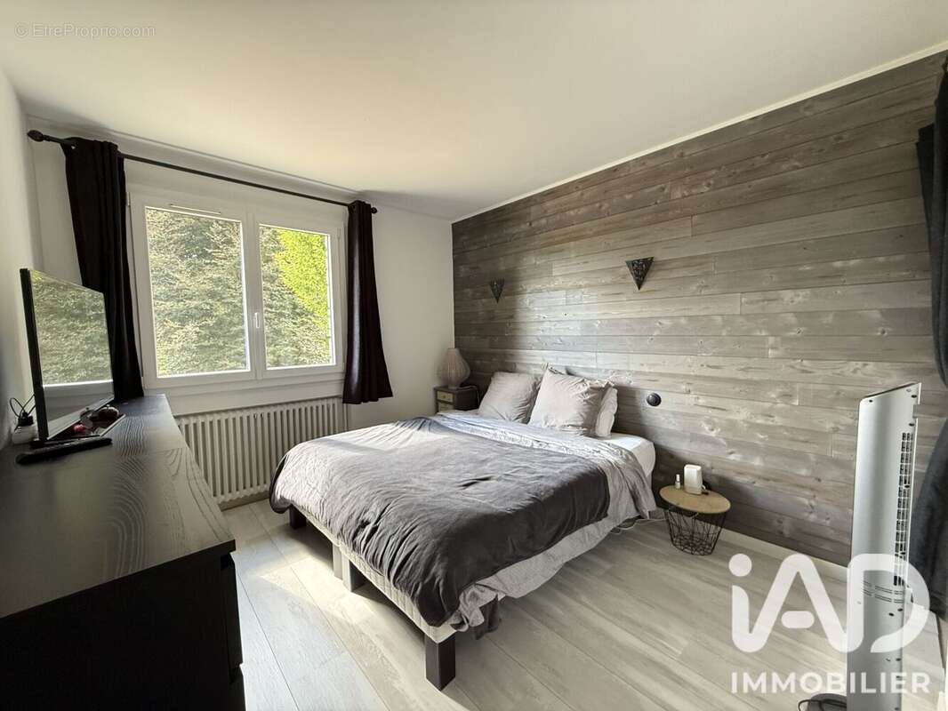 Maison 144 m² à Crecy-La-Chapelle  - photo 8