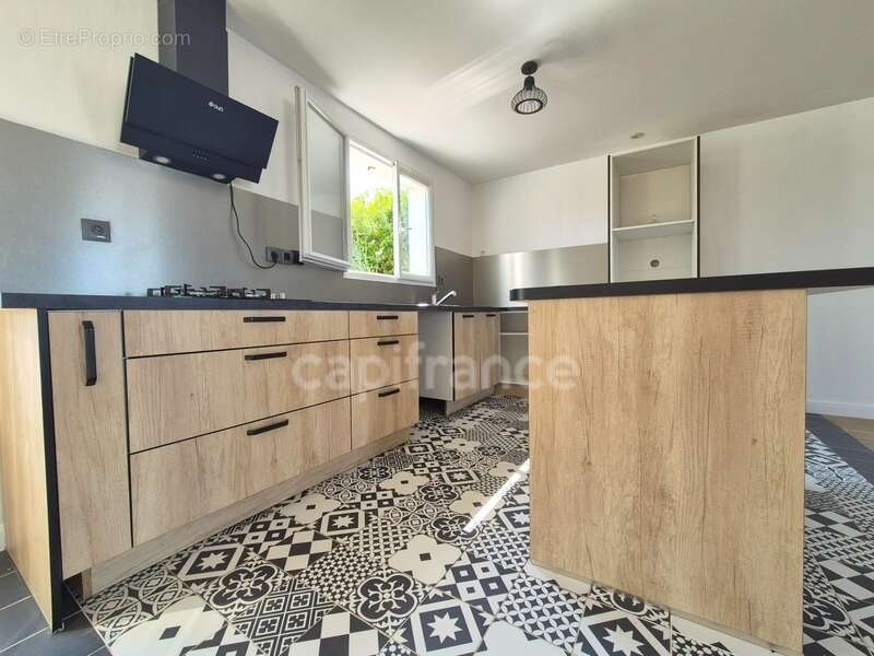 Maison à CHAILLEVETTE