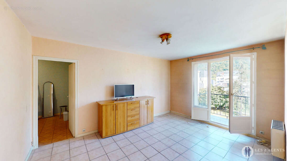 Appartement à SAINT-MARTIN-D'HERES