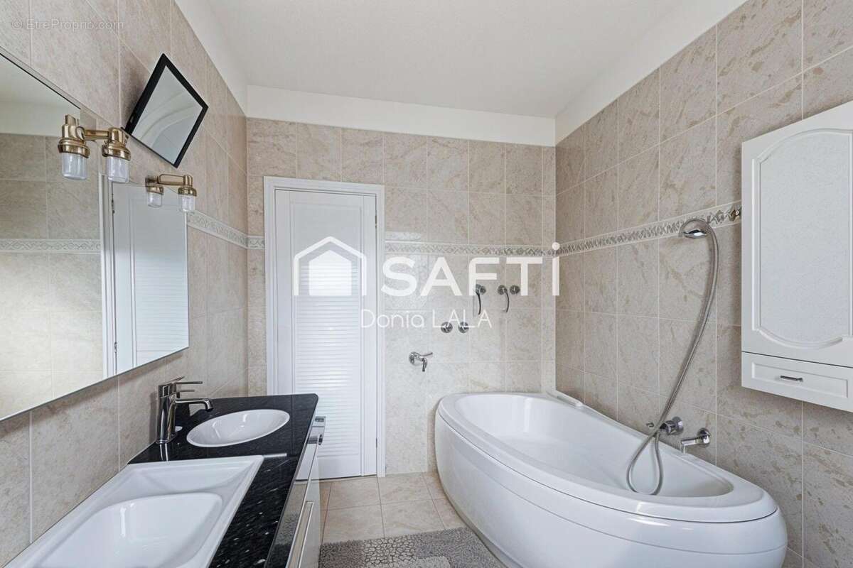 Maison 210 m² à Creteil  - photo 9