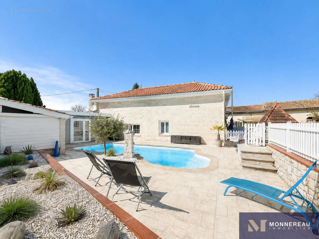 Maison à BAIGNES-SAINTE-RADEGONDE