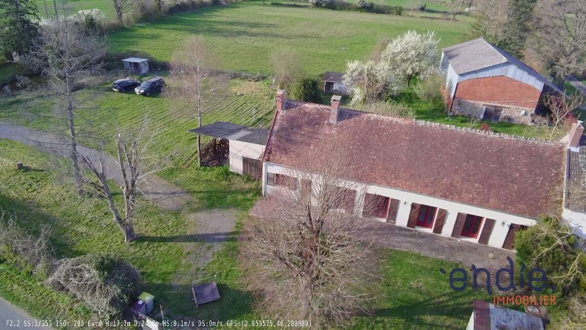 Maison à LOUROUX-DE-BEAUNE