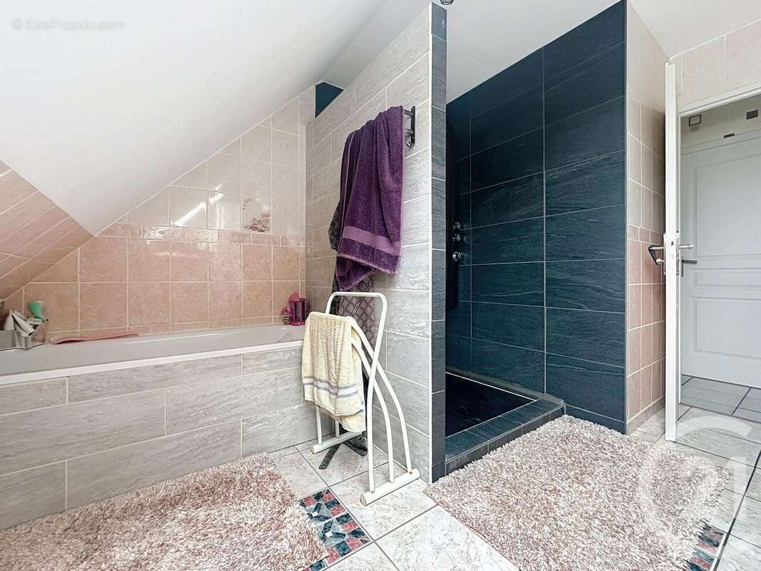 Maison à MONTIGNY-LENCOUP