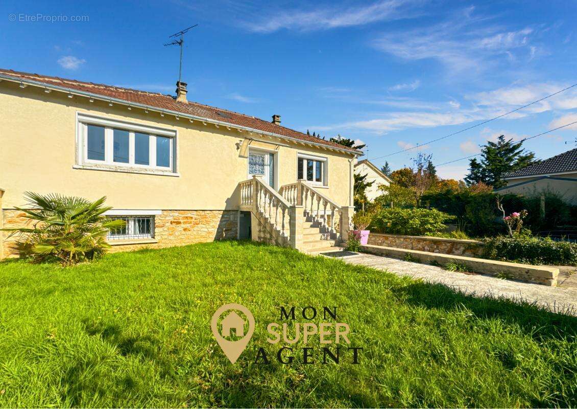 Maison à VAUX-LE-PENIL